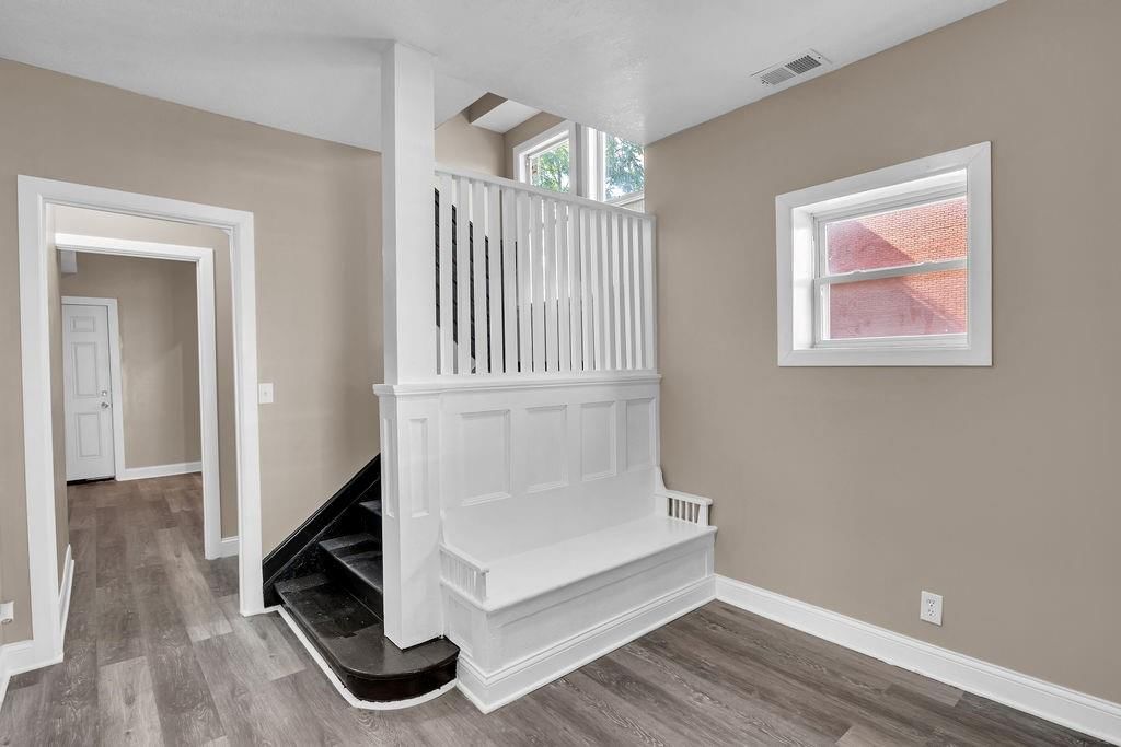 Photo 8 of 35 - 2406 Kensington Avenue