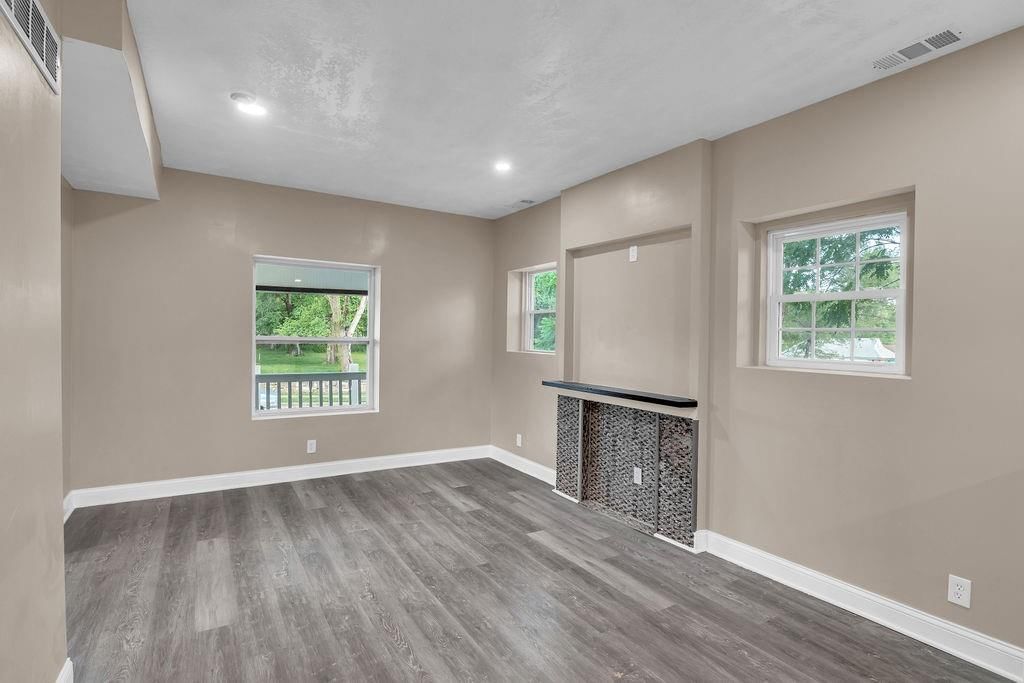 Photo 9 of 35 - 2406 Kensington Avenue