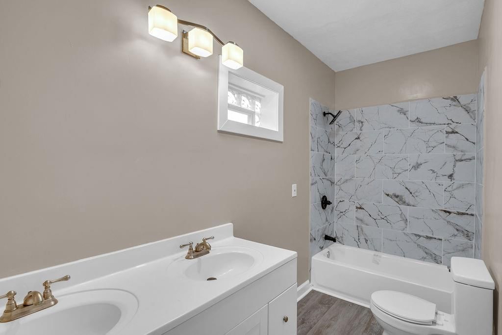 Photo 17 of 35 - 2406 Kensington Avenue