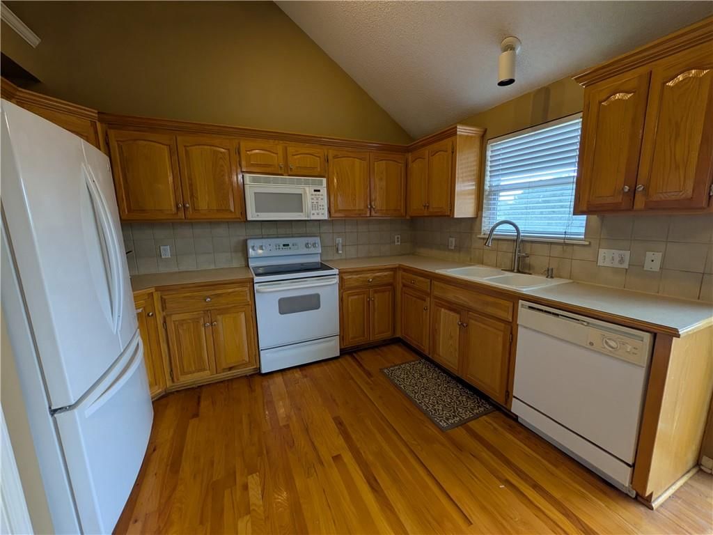 Photo 14 of 29 - 4008 NE 83rd Street