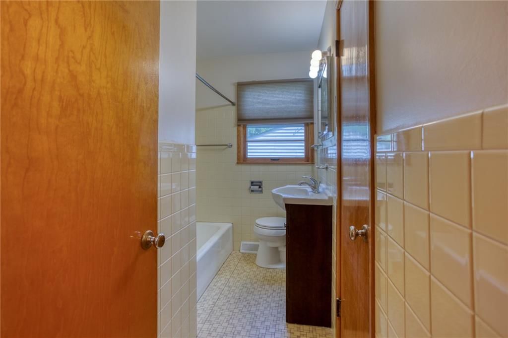 112 S Northern Boulevard — photo 10