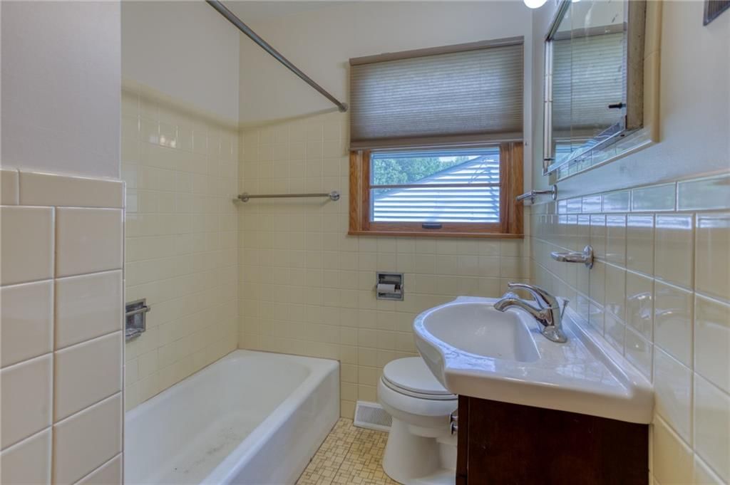 112 S Northern Boulevard — photo 11