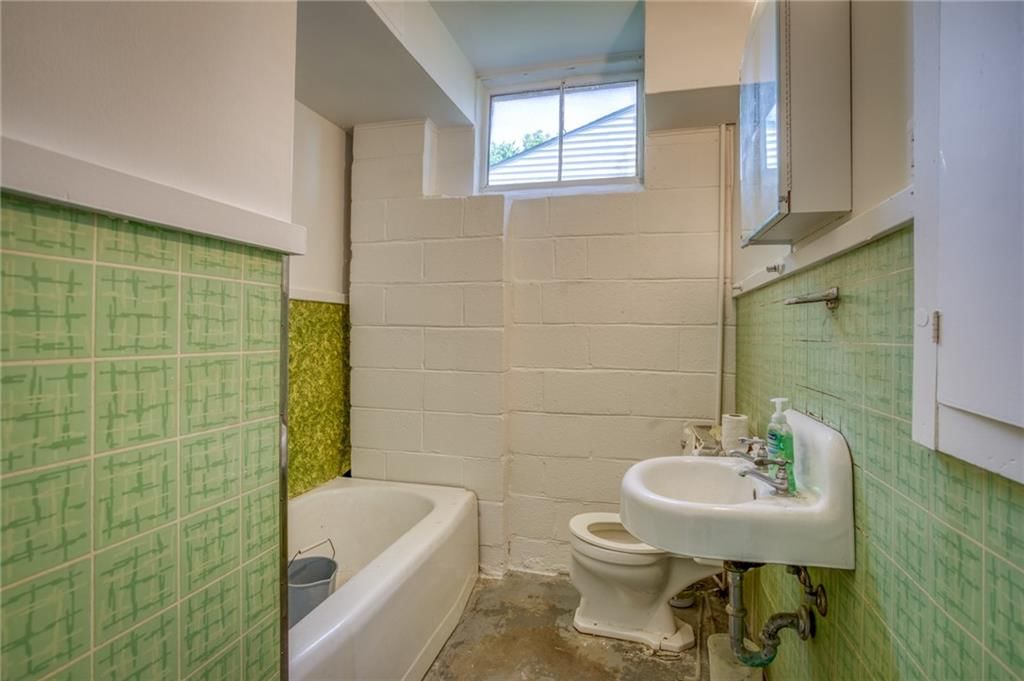 112 S Northern Boulevard — photo 16