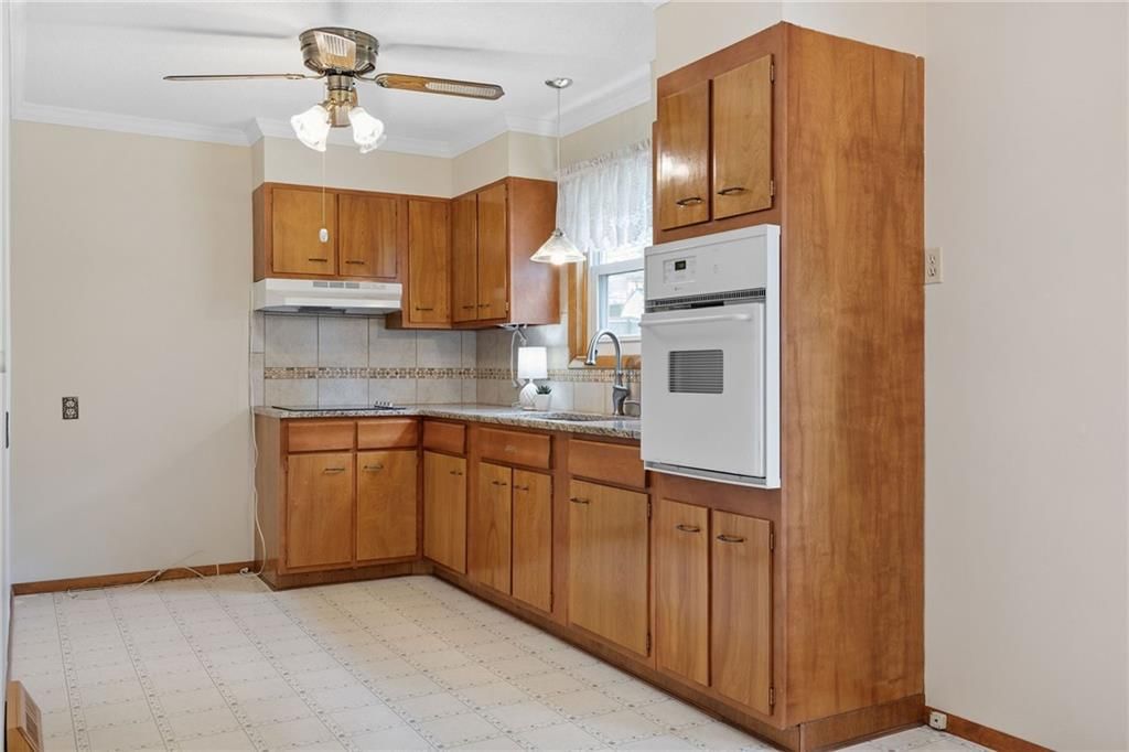 Photo 11 of 35 - 5032 NE 57th Terrace