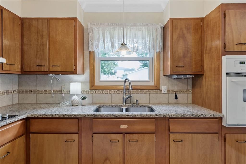 Photo 12 of 35 - 5032 NE 57th Terrace