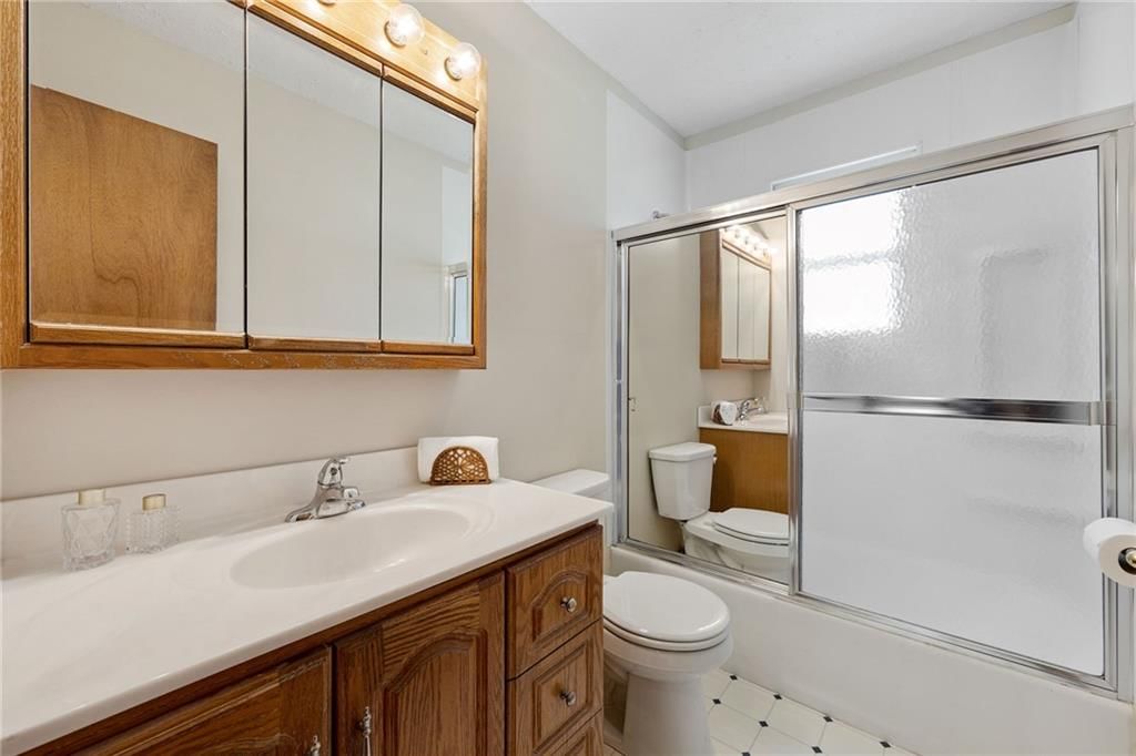 Photo 18 of 35 - 5032 NE 57th Terrace