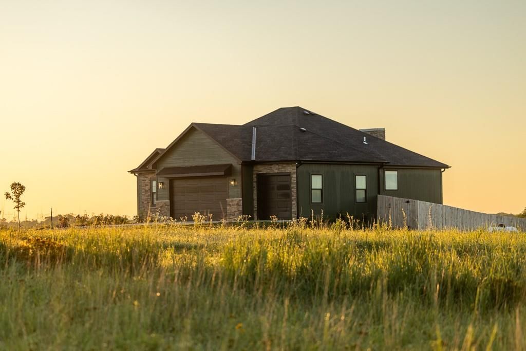 11692 Wellman Road, McLouth, KS