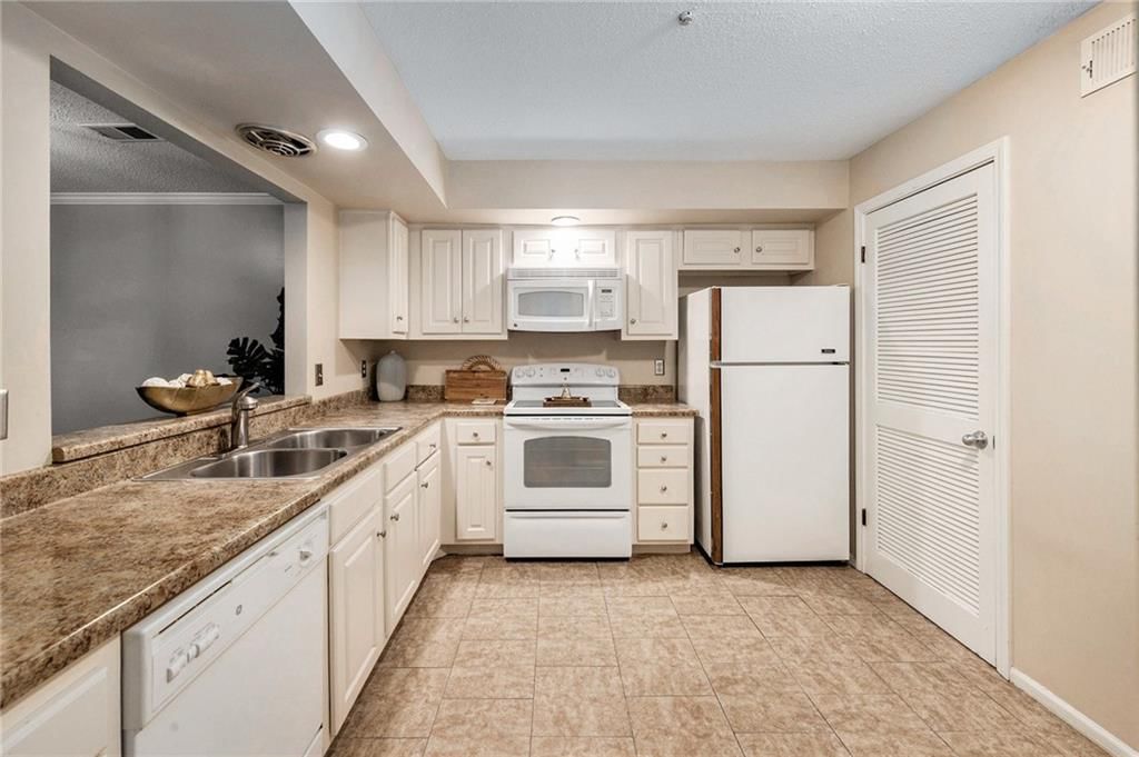 10758 GLENWOOD Street — photo 9