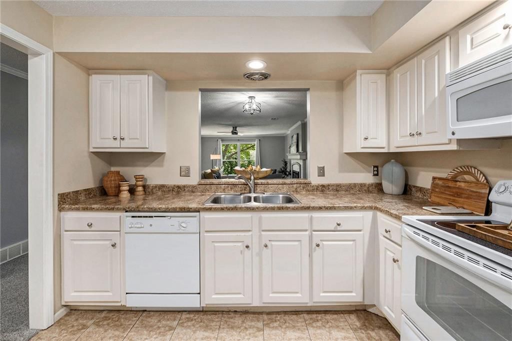 10758 GLENWOOD Street — photo 10