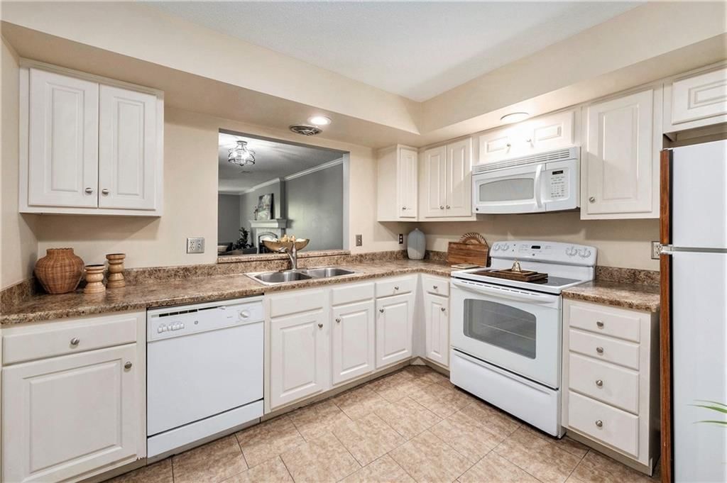 10758 GLENWOOD Street — photo 11
