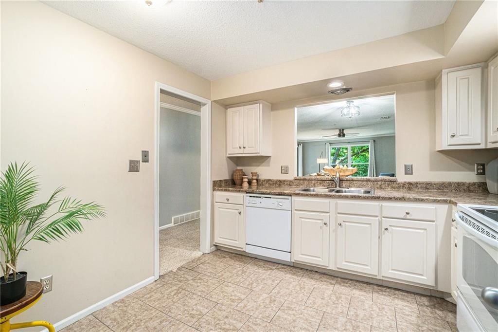 10758 GLENWOOD Street — photo 12