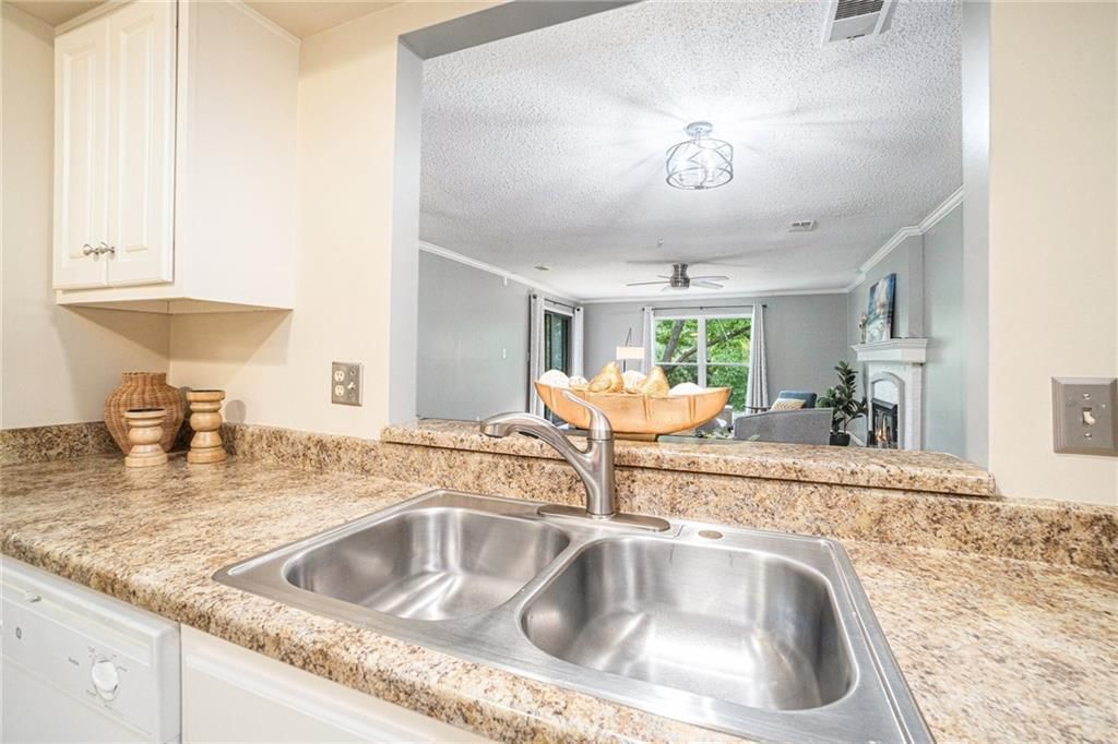 10758 GLENWOOD Street — photo 13