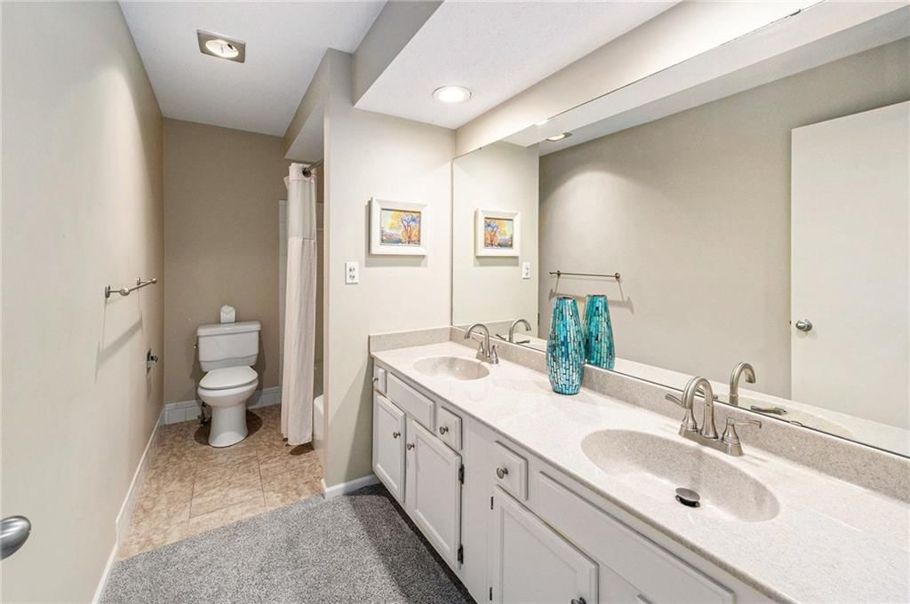 10758 GLENWOOD Street — photo 16