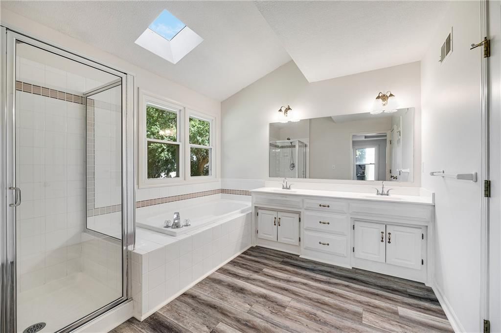 Photo 12 of 26 - 1541 NE Tawny Drive