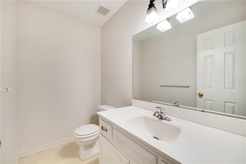 Photo 14 of 26 - 1541 NE Tawny Drive