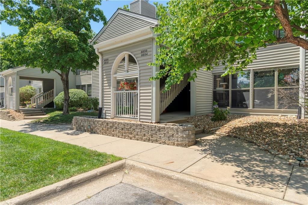 Photo 6 of 31 - 8858 W 106th Terrace
