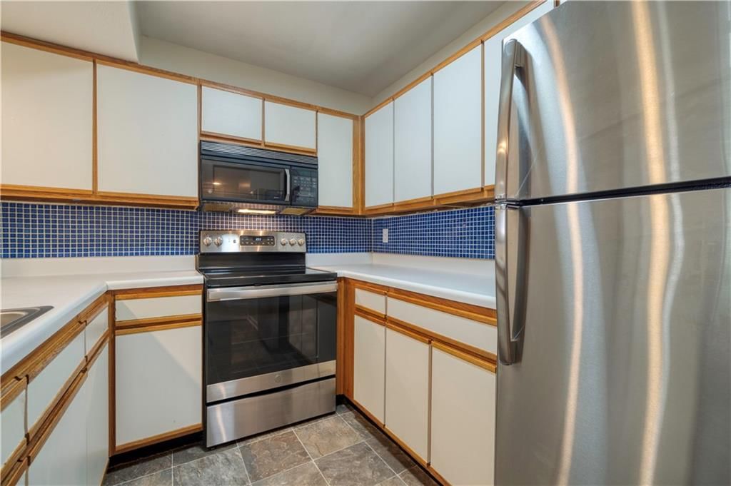 Photo 14 of 31 - 8858 W 106th Terrace