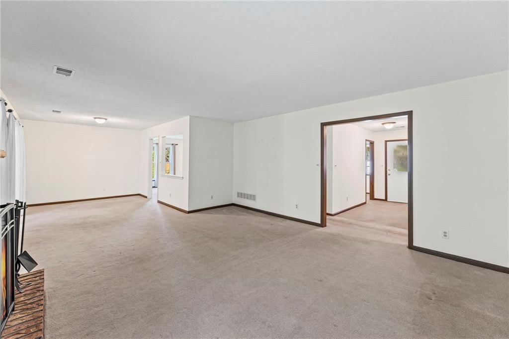 Photo 6 of 41 - 14124 S Summertree Lane