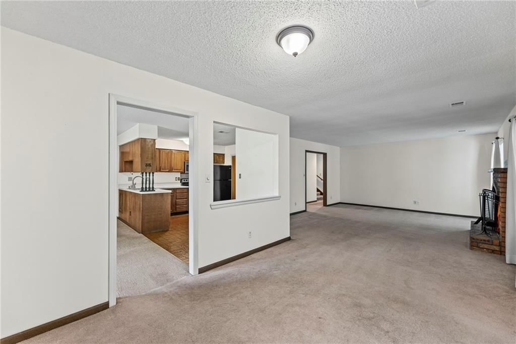Photo 9 of 41 - 14124 S Summertree Lane