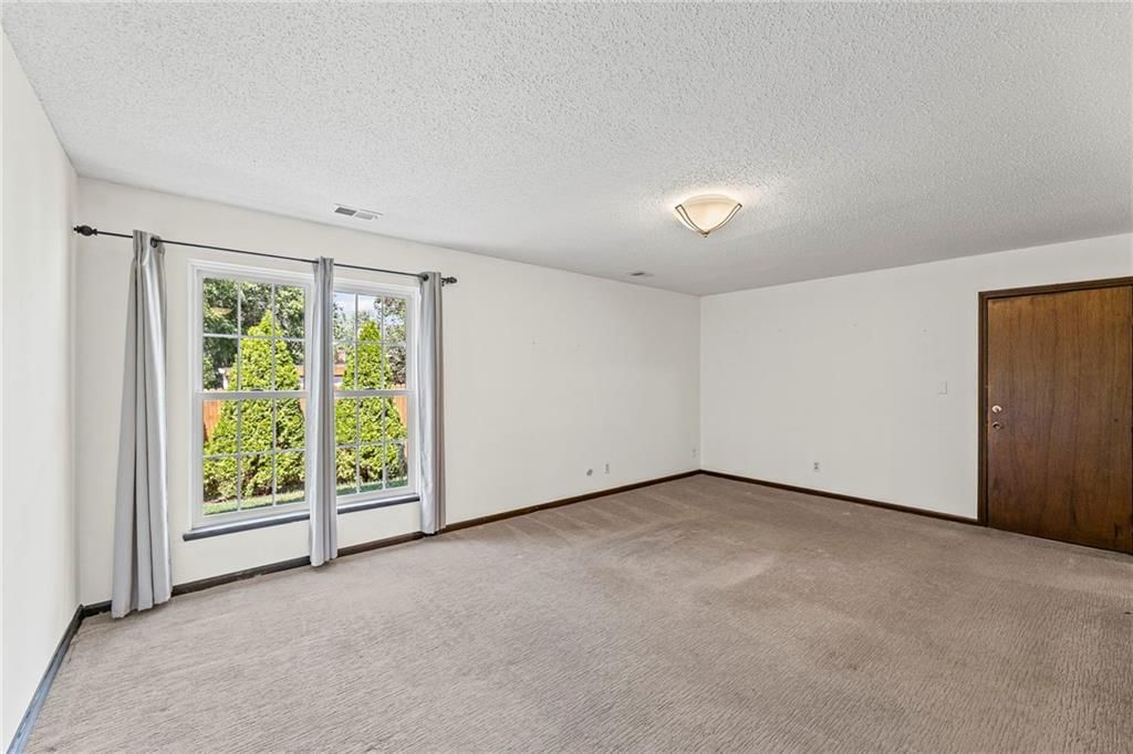 Photo 10 of 41 - 14124 S Summertree Lane