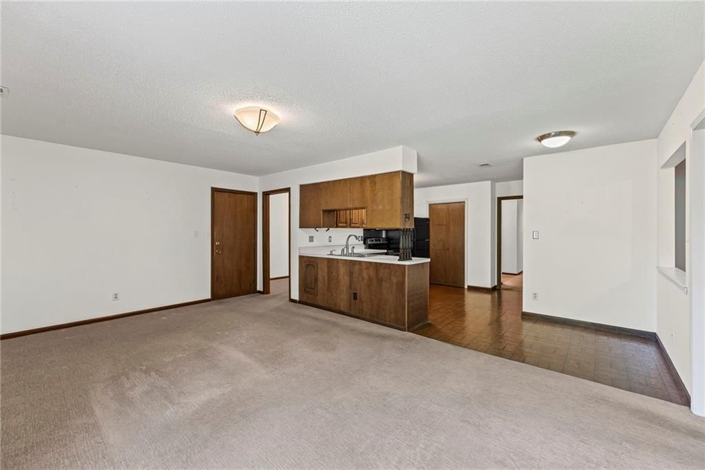 Photo 11 of 41 - 14124 S Summertree Lane