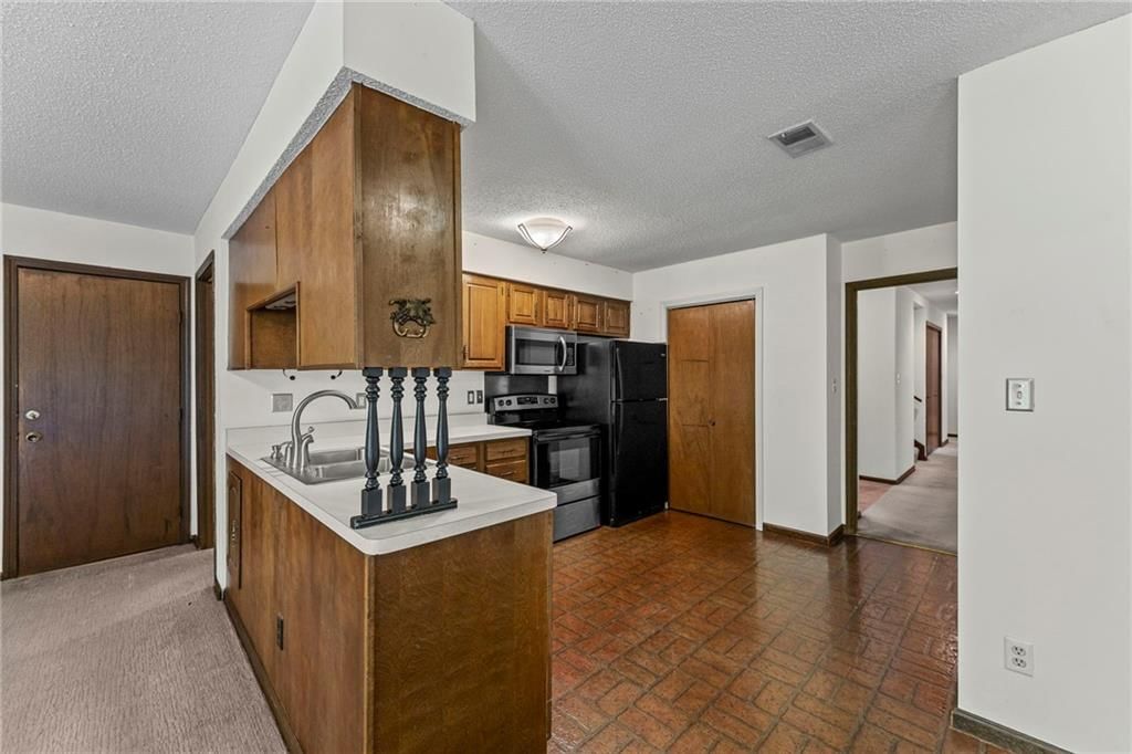 Photo 13 of 41 - 14124 S Summertree Lane