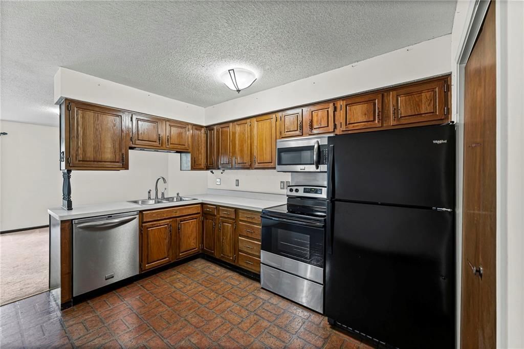 Photo 14 of 41 - 14124 S Summertree Lane