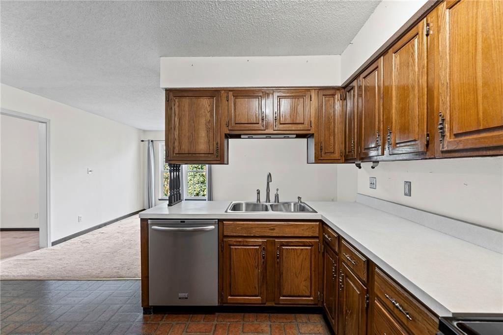 Photo 15 of 41 - 14124 S Summertree Lane
