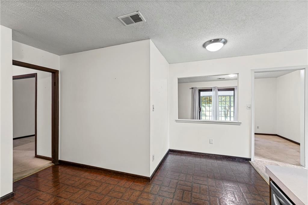 Photo 17 of 41 - 14124 S Summertree Lane