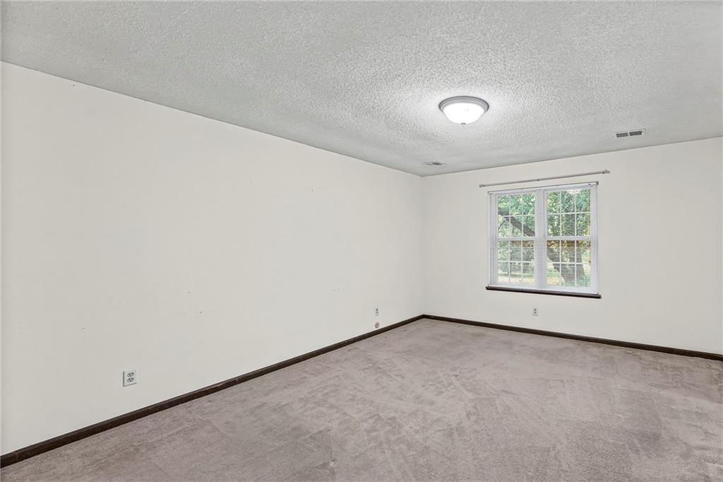Photo 18 of 41 - 14124 S Summertree Lane