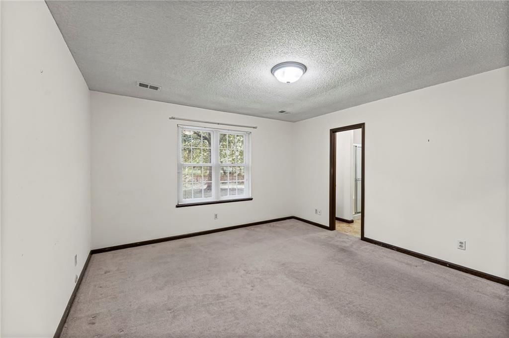 Photo 19 of 41 - 14124 S Summertree Lane