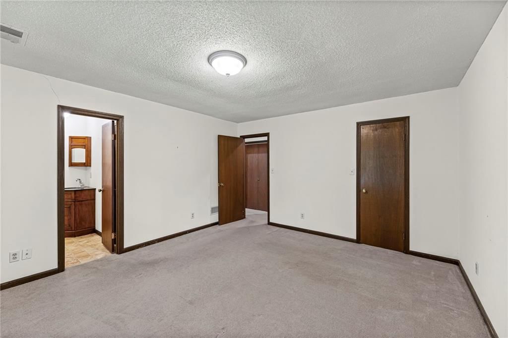 Photo 20 of 41 - 14124 S Summertree Lane