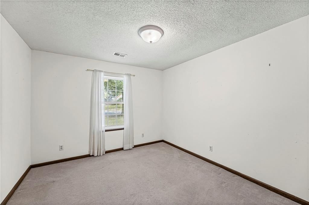 Photo 22 of 41 - 14124 S Summertree Lane