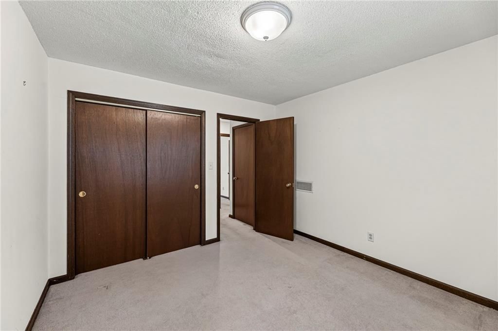 Photo 23 of 41 - 14124 S Summertree Lane