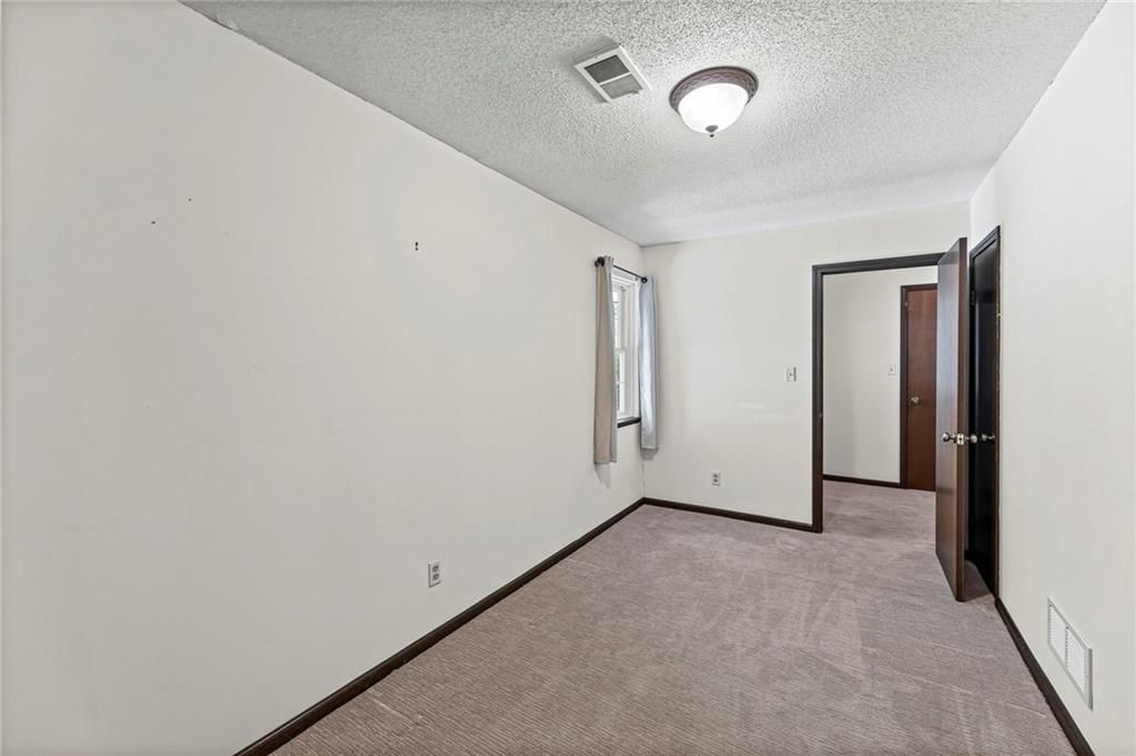 Photo 25 of 41 - 14124 S Summertree Lane