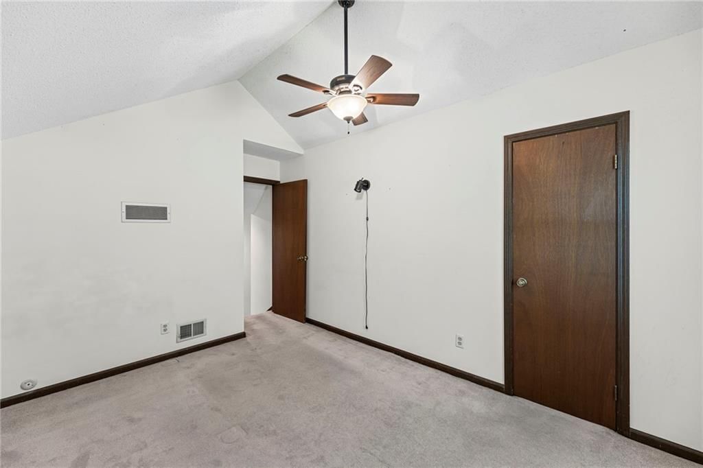 Photo 28 of 41 - 14124 S Summertree Lane