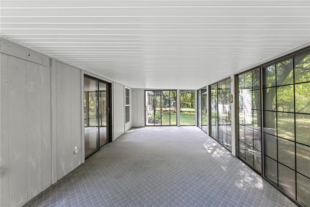 Photo 32 of 41 - 14124 S Summertree Lane