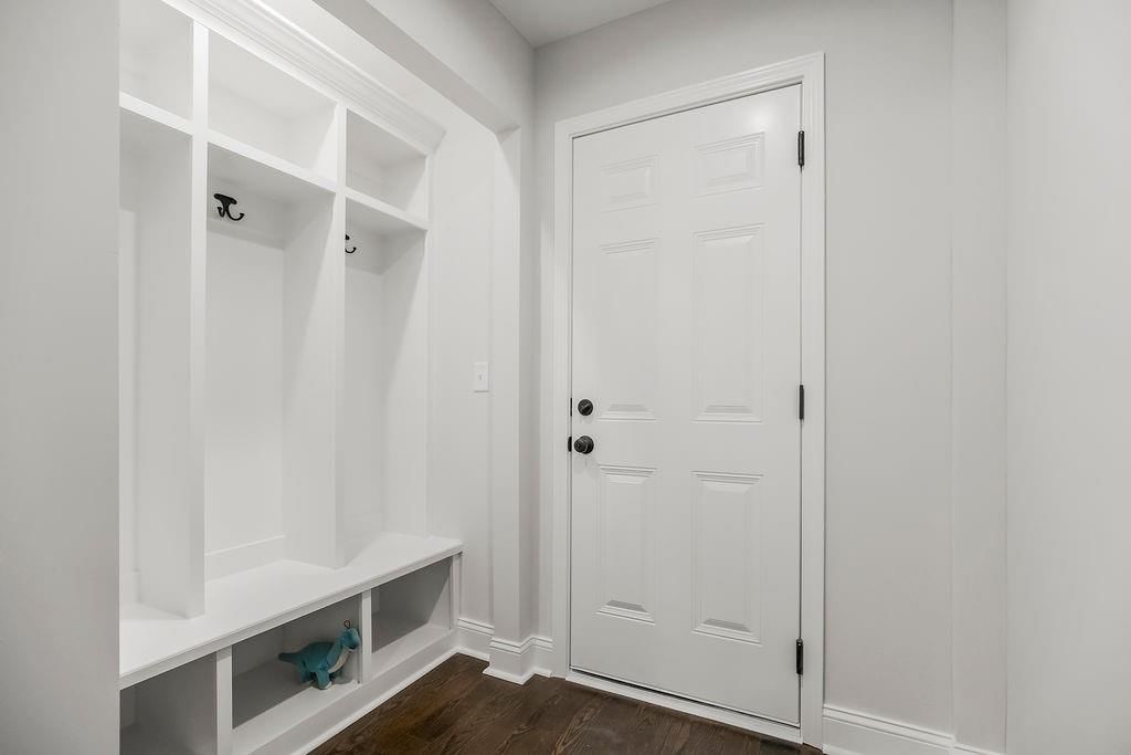 Photo 18 of 40 - 2201 W 74th Street
