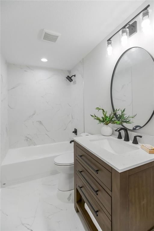 Photo 28 of 40 - 2201 W 74th Street
