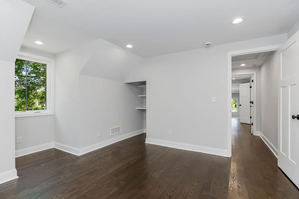 Photo 29 of 40 - 2201 W 74th Street