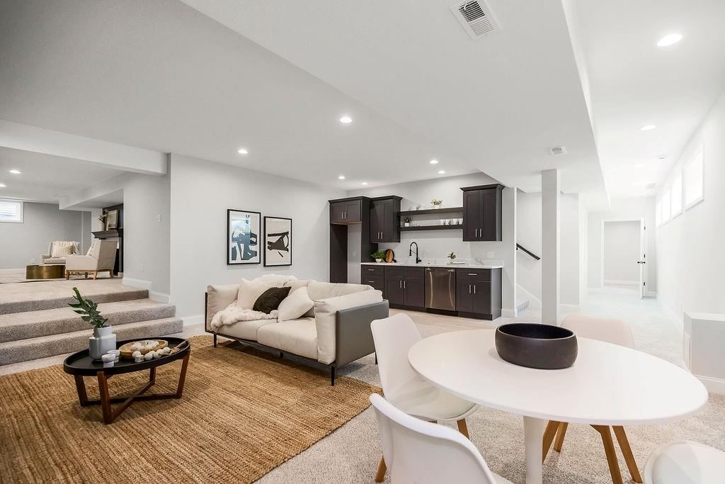 Photo 32 of 40 - 2201 W 74th Street