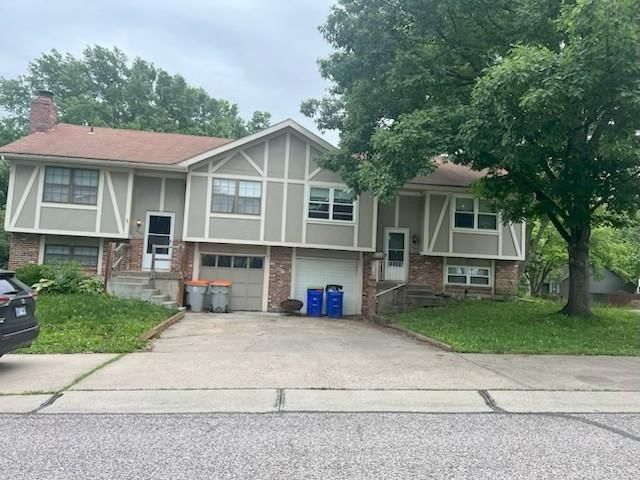 10195 HASKINS Street, Lenexa, KS