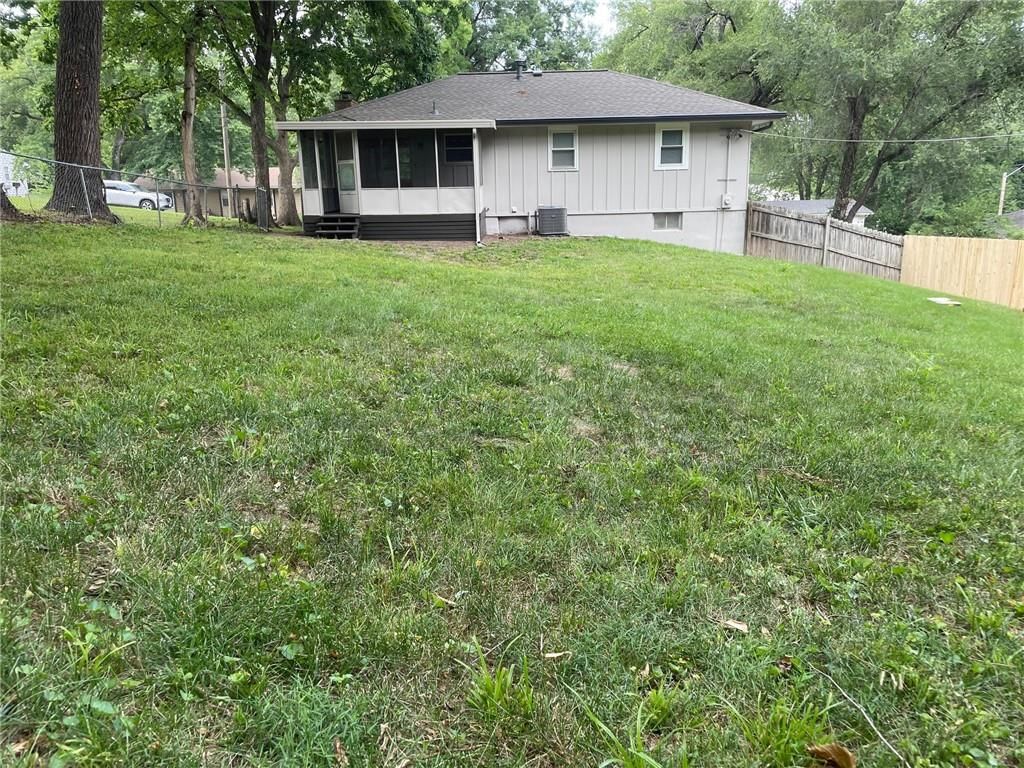 Photo 2 of 18 - 5113 NE 49 Street