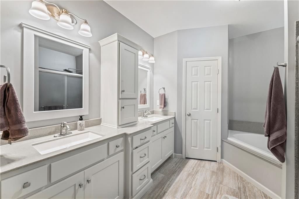Photo 5 of 41 - 21732 W 122nd Street