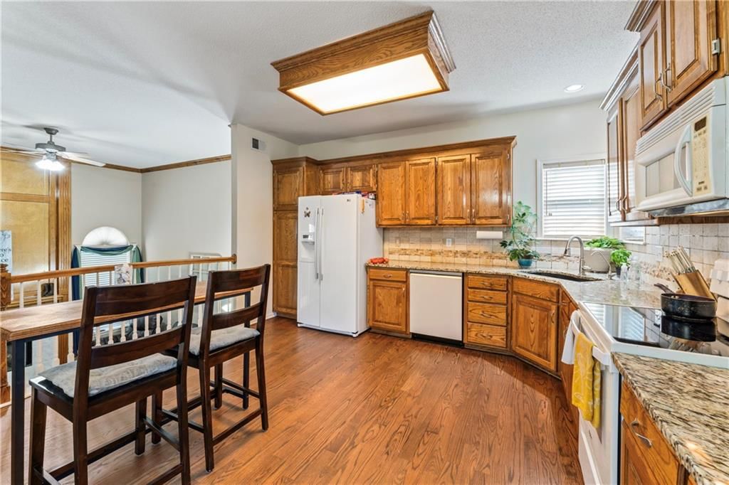 Photo 13 of 41 - 21732 W 122nd Street
