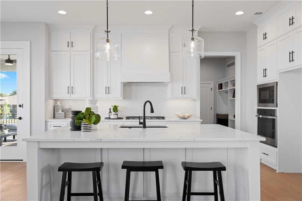 22015 W 80th Terrace — photo 7