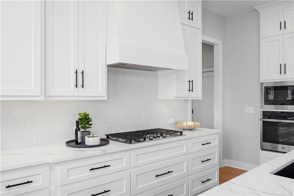22015 W 80th Terrace — photo 9