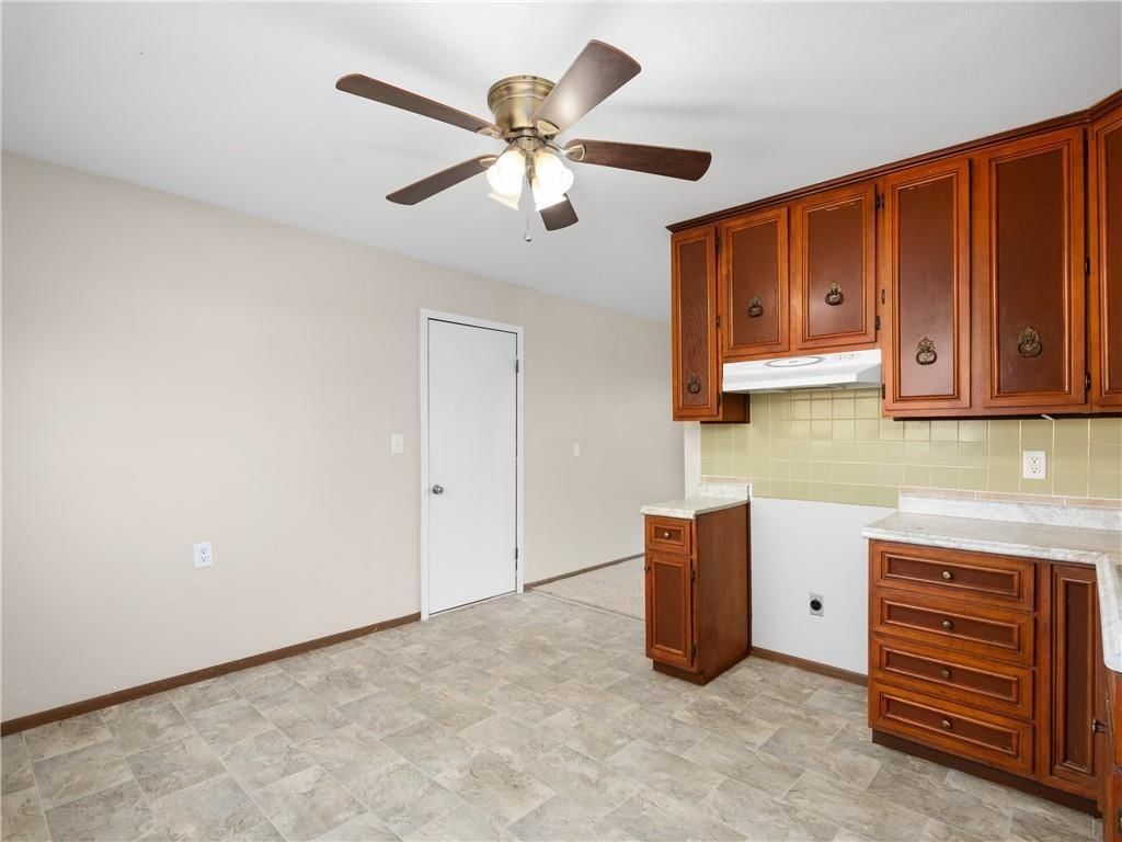 204 S Austin Street — photo 6