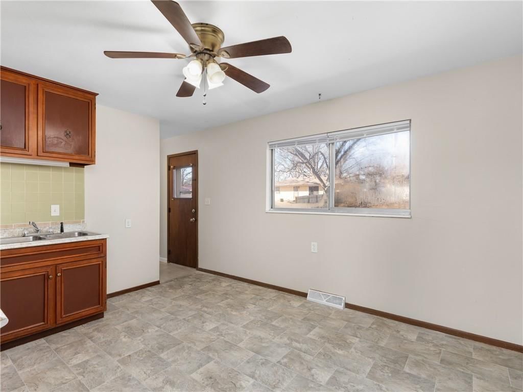 204 S Austin Street — photo 7