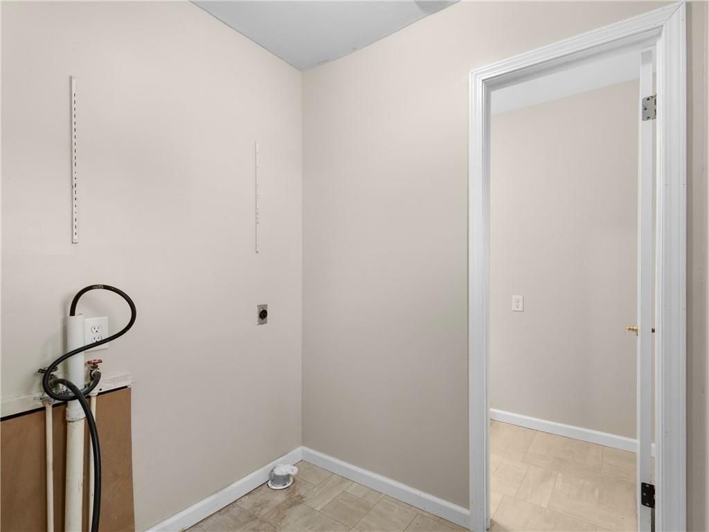 204 S Austin Street — photo 8